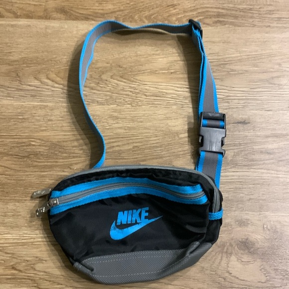 Vintage Nike Fanny pack - Picture 1 of 7
